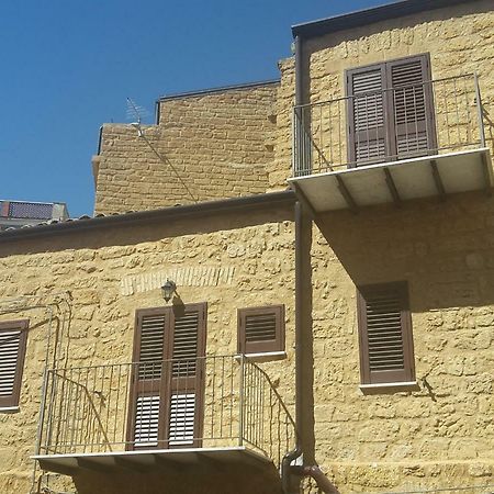 B&B A Due Passi Dal Centro Agrigento Bagian luar foto